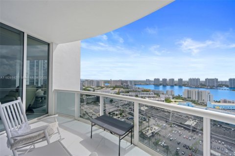Condo in Sunny Isles Beach, Florida, 2 bedrooms  № 1839397 - photo 2