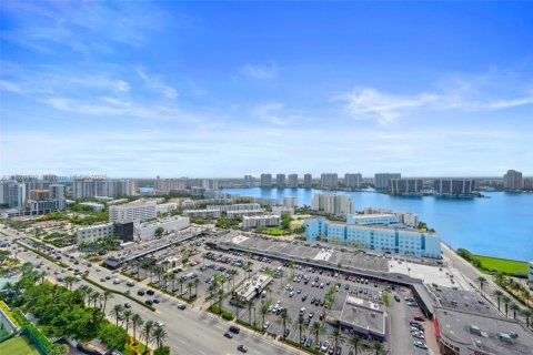 Condo in Sunny Isles Beach, Florida, 2 bedrooms  № 1839397 - photo 1