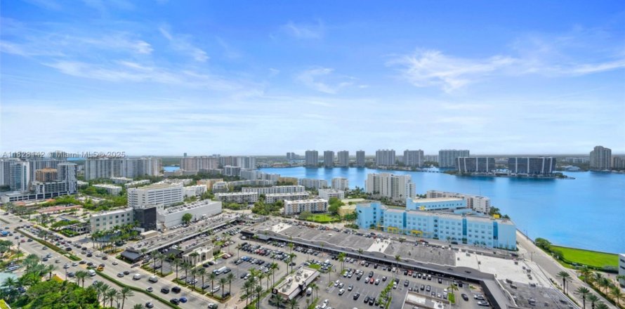 Condo in Sunny Isles Beach, Florida, 2 bedrooms  № 1839397
