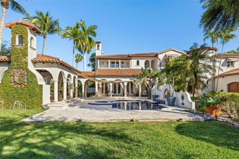 House in Coral Gables, Florida 6 bedrooms, 506.97 sq.m. № 2007587 - photo 4