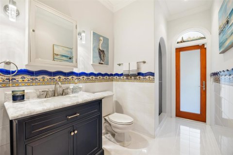 House in Coral Gables, Florida 6 bedrooms, 506.97 sq.m. № 2007587 - photo 21