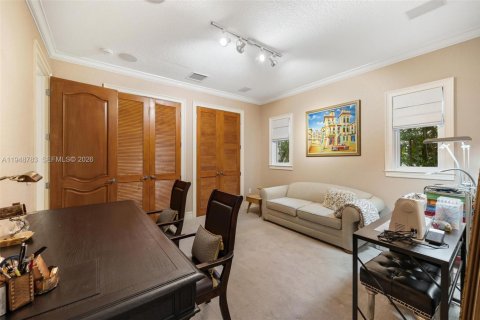 House in Coral Gables, Florida 6 bedrooms, 506.97 sq.m. № 2007587 - photo 13