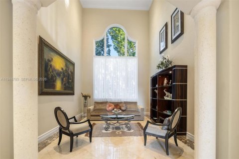 House in Coral Gables, Florida 6 bedrooms, 506.97 sq.m. № 2007587 - photo 14