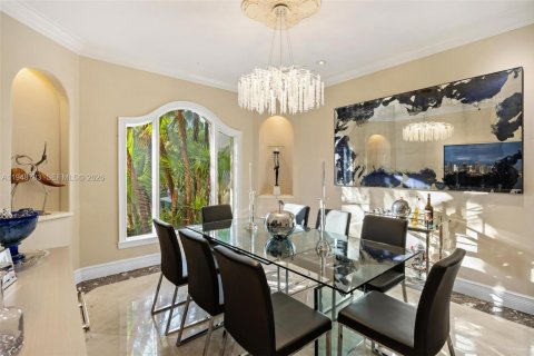 House in Coral Gables, Florida 6 bedrooms, 506.97 sq.m. № 2007587 - photo 19