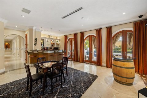 House in Coral Gables, Florida 6 bedrooms, 506.97 sq.m. № 2007587 - photo 26