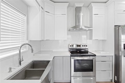 Villa ou maison à louer à Orlando, Floride: 4 chambres, 191.56 m2 № 2412703 - photo 6
