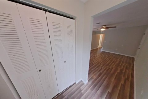 Appartement à louer à Spring Hill, Floride: 2 chambres, 85.93 m2 № 2349155 - photo 2
