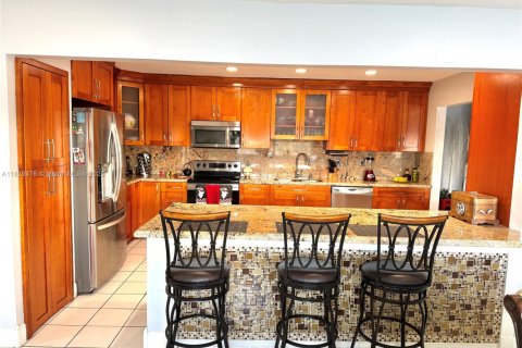 House in Miami, Florida 3 bedrooms, 159.05 sq.m. № 1802766 - photo 10