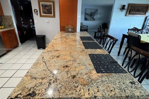House in Miami, Florida 3 bedrooms, 159.05 sq.m. № 1802766 - photo 7