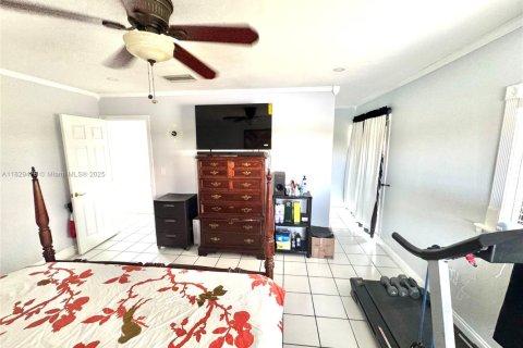 House in Miami, Florida 3 bedrooms, 159.05 sq.m. № 1802766 - photo 21