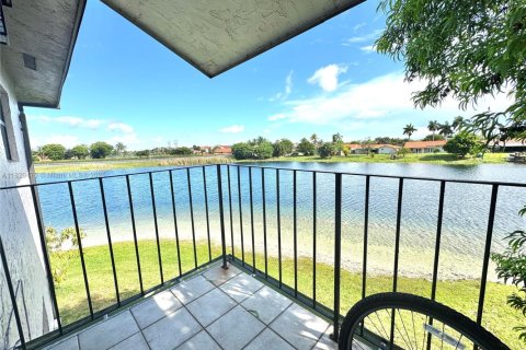 House in Miami, Florida 3 bedrooms, 159.05 sq.m. № 1802766 - photo 14