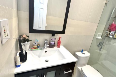 House in Miami, Florida 3 bedrooms, 159.05 sq.m. № 1802766 - photo 16