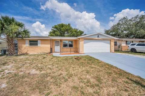 Casa en venta en Port Richey, Florida, 2 dormitorios, 78.6 m2 № 1762089 - foto 1
