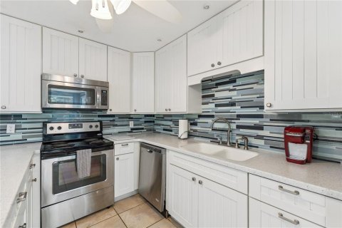 Townhouse in New Smyrna Beach, Florida 2 bedrooms, 120.59 sq.m. № 2094128 - photo 14