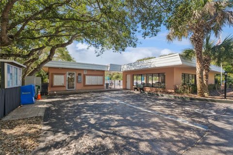Townhouse in New Smyrna Beach, Florida 2 bedrooms, 120.59 sq.m. № 2094128 - photo 28