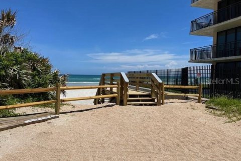 Townhouse in New Smyrna Beach, Florida 2 bedrooms, 120.59 sq.m. № 2094128 - photo 3
