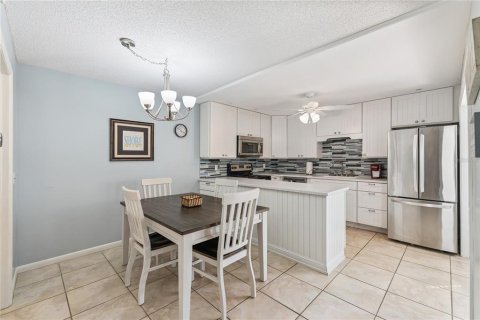 Townhouse in New Smyrna Beach, Florida 2 bedrooms, 120.59 sq.m. № 2094128 - photo 8