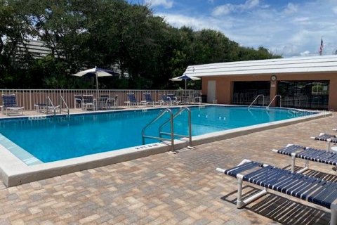 Townhouse in New Smyrna Beach, Florida 2 bedrooms, 120.59 sq.m. № 2094128 - photo 2