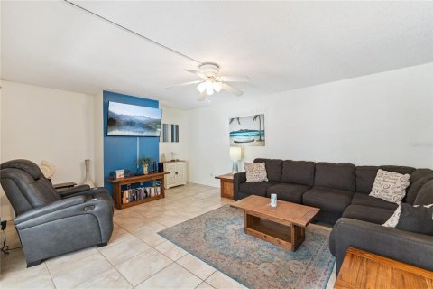 Townhouse in New Smyrna Beach, Florida 2 bedrooms, 120.59 sq.m. № 2094128 - photo 6