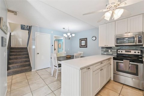 Townhouse in New Smyrna Beach, Florida 2 bedrooms, 120.59 sq.m. № 2094128 - photo 12