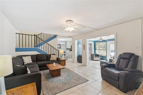 Townhouse in New Smyrna Beach, Florida 2 bedrooms, 120.59 sq.m. № 2094128 - photo 7