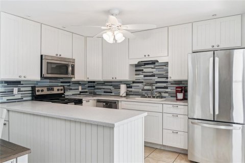 Townhouse in New Smyrna Beach, Florida 2 bedrooms, 120.59 sq.m. № 2094128 - photo 13