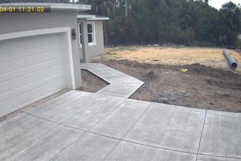 House in Port Charlotte, Florida 3 bedrooms, 130.06 sq.m. № 2165945