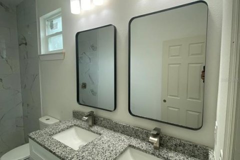 House in Port Charlotte, Florida 3 bedrooms, 130.06 sq.m. № 2165945 - photo 5