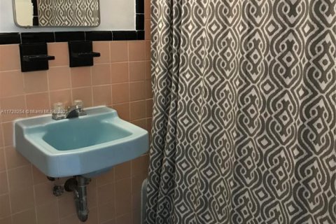 Condo in Miami Beach, Florida  № 2022862 - photo 8