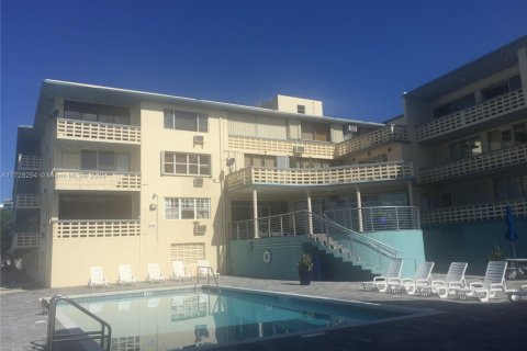 Condo in Miami Beach, Florida  № 2022862 - photo 10