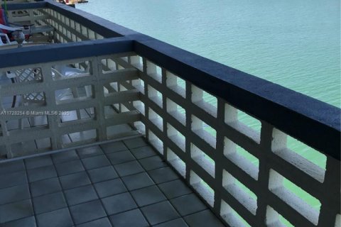 Condo in Miami Beach, Florida  № 2022862 - photo 2