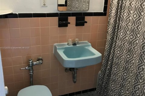 Condo in Miami Beach, Florida  № 2022862 - photo 9