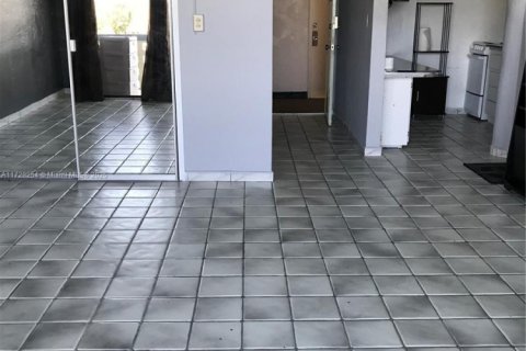 Condo in Miami Beach, Florida  № 2022862 - photo 7