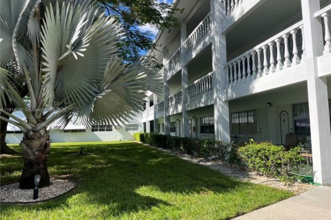 Купить кондоминиум в Форт-Лодердейл, Флорида 2 спальни, 81.29м2, № 1970154 - фото 16