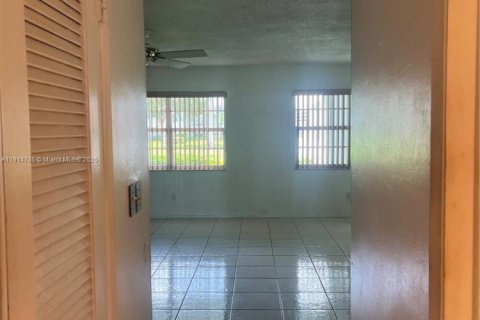 Купить кондоминиум в Форт-Лодердейл, Флорида 2 спальни, 81.29м2, № 1970154 - фото 5