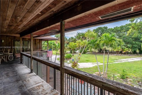 Villa ou maison à vendre à West Palm Beach, Floride: 5 chambres, 252.88 m2 № 2024544 - photo 3