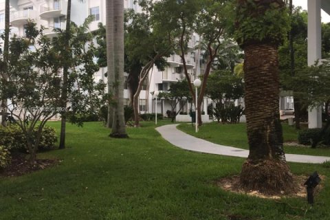 Condominio en venta en Miami, Florida, 1 dormitorio, 76.74 m2 № 1979871 - foto 11