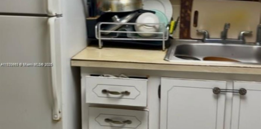Condominio en West Palm Beach, Florida, 1 dormitorio  № 1804452