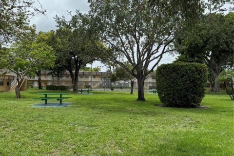 Condo in Oakland Park, Florida, 1 bedroom  № 1770406 - photo 10