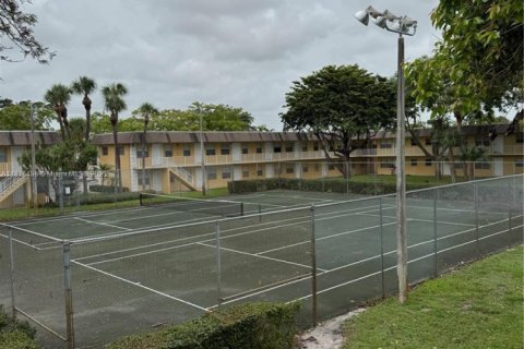 Condo in Oakland Park, Florida, 1 bedroom  № 1770406 - photo 15