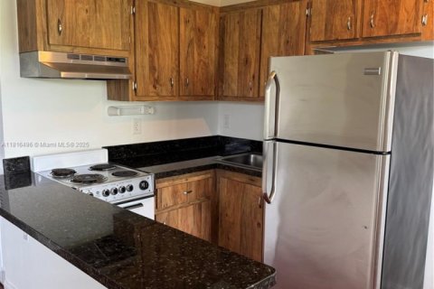 Condo in Oakland Park, Florida, 1 bedroom  № 1770406 - photo 1