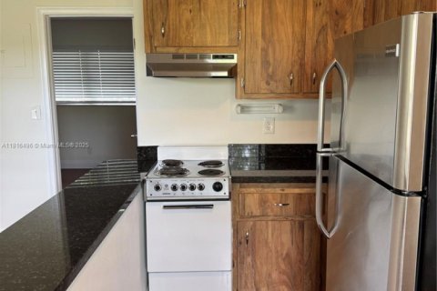 Condo in Oakland Park, Florida, 1 bedroom  № 1770406 - photo 2