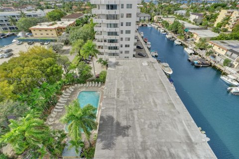 Condo in North Miami Beach, Florida, 2 bedrooms № 2152463 - photo 29