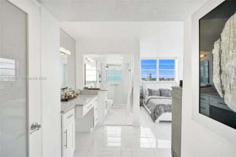 Condo in North Miami Beach, Florida, 2 bedrooms № 2152463 - photo 19
