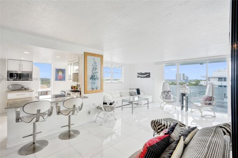 Condo in North Miami Beach, Florida, 2 bedrooms № 2152463 - photo 21