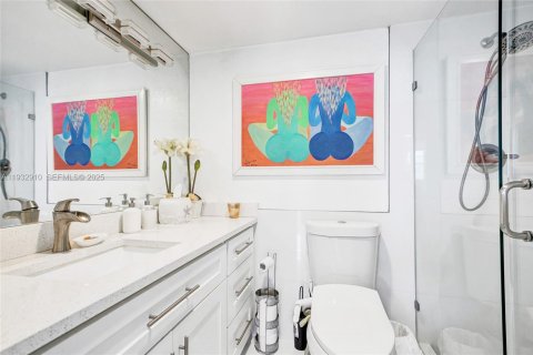 Condo in North Miami Beach, Florida, 2 bedrooms № 2152463 - photo 13