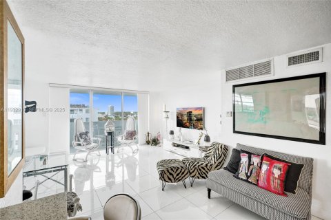 Condo in North Miami Beach, Florida, 2 bedrooms № 2152463 - photo 22