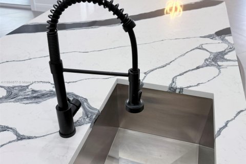 Купить виллу или дом в Порт-Сент-Луси, Флорида 10 комнат, 265.24м2, № 1949285 - фото 9