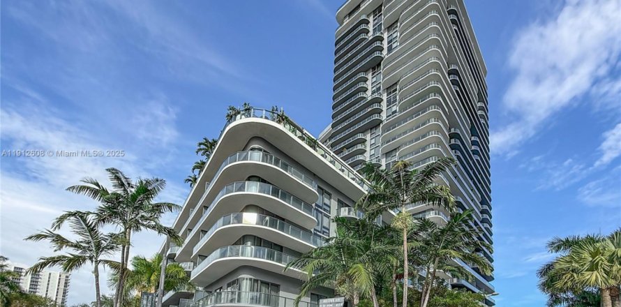 Condo in Miami, Florida, 1 bedroom № 2089332