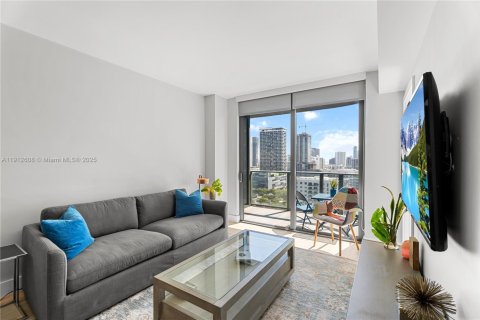 Condo in Miami, Florida, 1 bedroom № 2089332 - photo 10